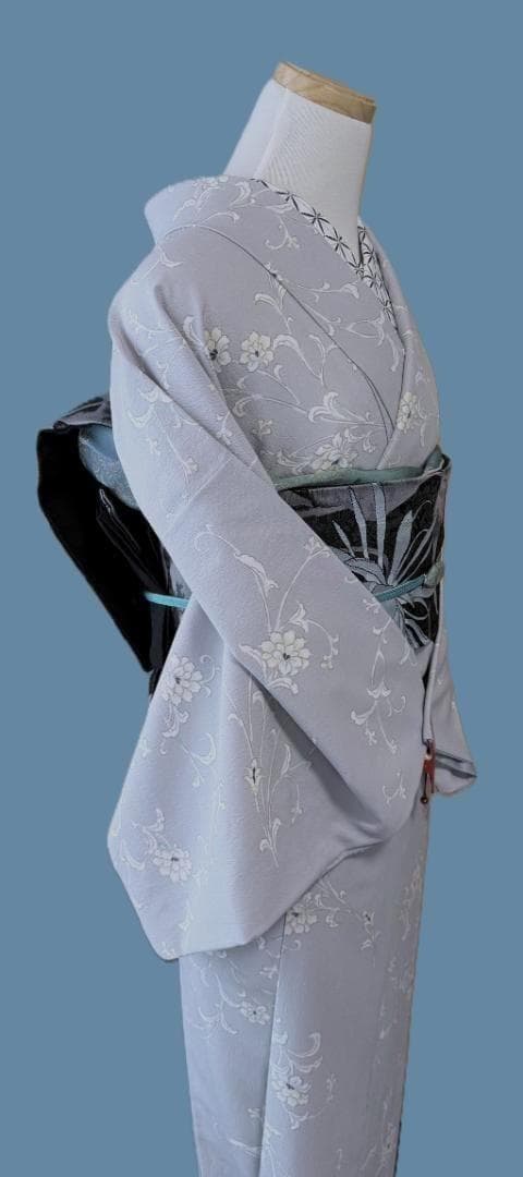 着物12　くるり　東レシルック　唐草紋様袷着物　グレー　身丈１６５裄丈６７cm