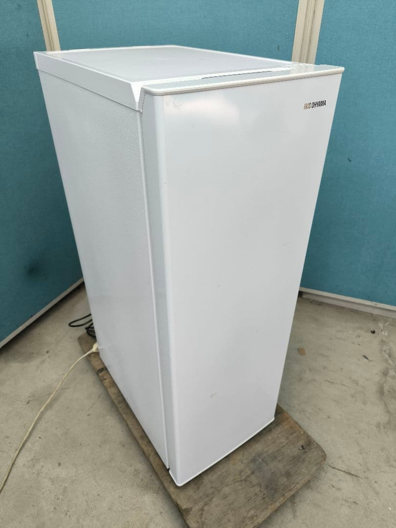 2022年製　アイリスオーヤマ　 スリム冷凍庫80L 　KUSN-8A-W