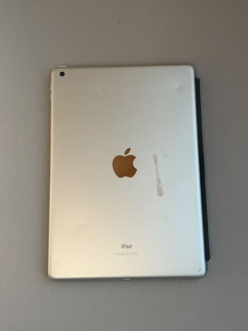 【ジャンク】iPad 第8世代(WiFi 128GB)本体と純正キーボード