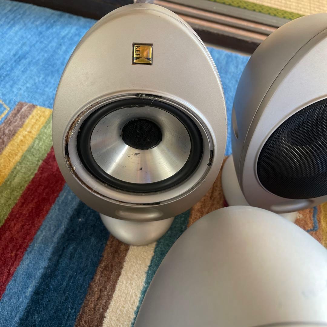 KEF サラウンドスピーカー シルバー