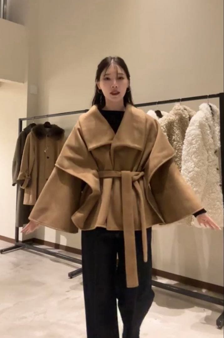 ジャケット・アウター Acka. flare cape coat