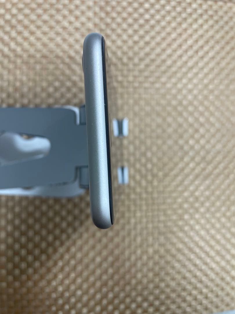 iPhone SE 第3世代 64 GB スターライトSIMフリー【3641】