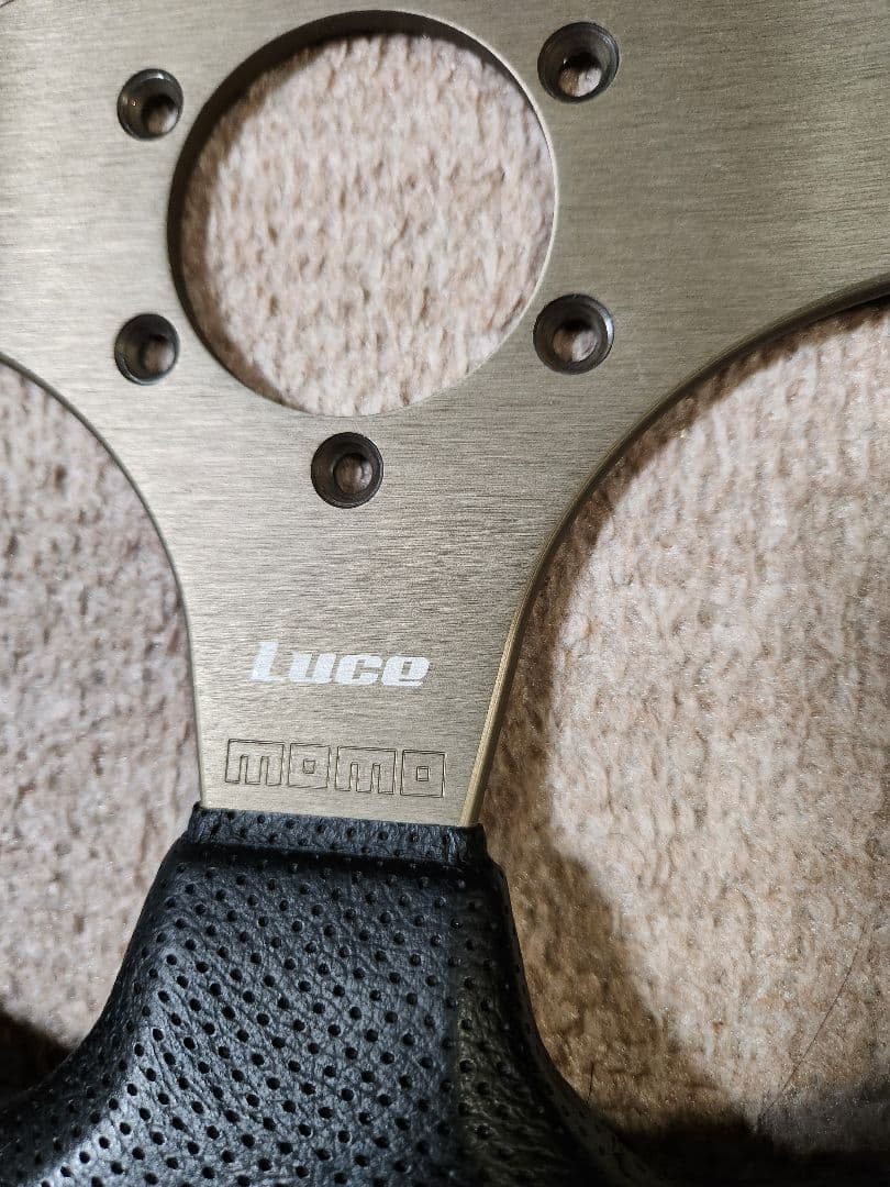 正規品‼️MOMO ステアリング Luce Dシェイプ