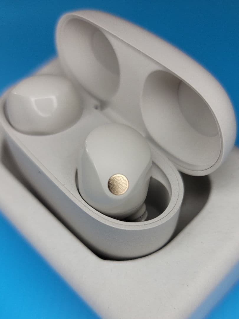 【美品】SONY WF-1000XM5（S）プラチナシルバー