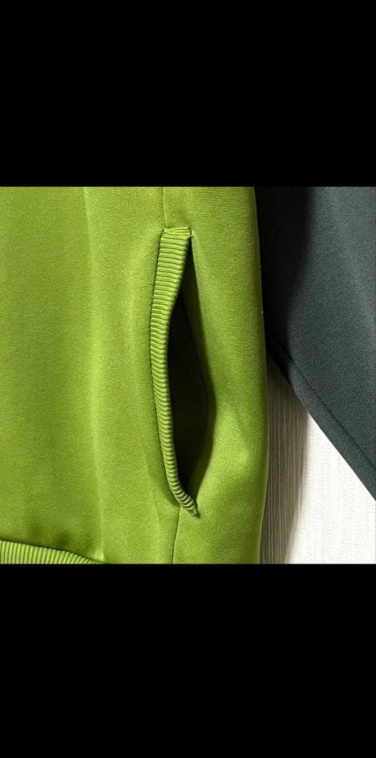 人気カラー adidas トラックジャケット XO グリーン 刺繍ロゴ 古着