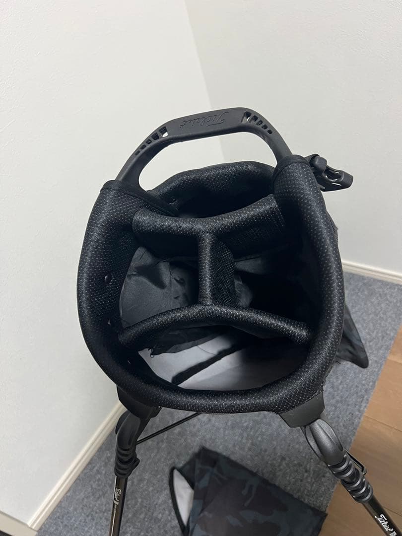 Titleist ゴルフバッグ・キャディバッグ ブラックカモフラージュほぼ新品