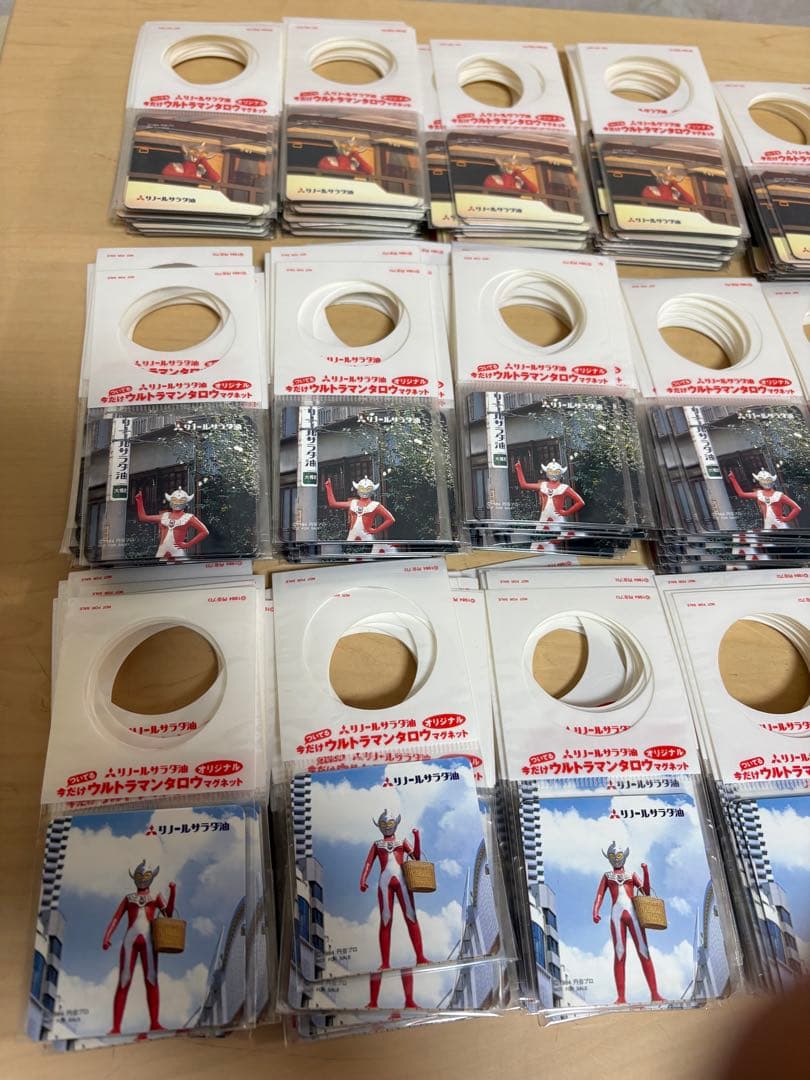 ウルトラマンタロウ　マグネット 3枚セット100セット300枚　リノール油非売品