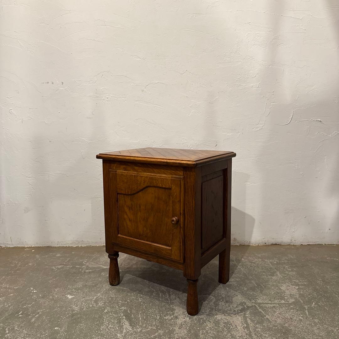年末年始saleヴィンテージ　木製サイドテーブル　扉収納付き