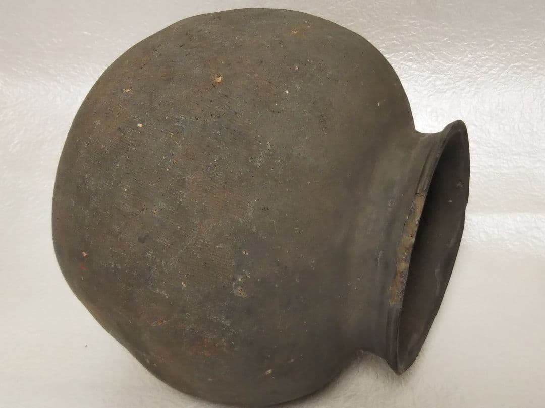 須恵器系（！？）やや大振りな丸壺