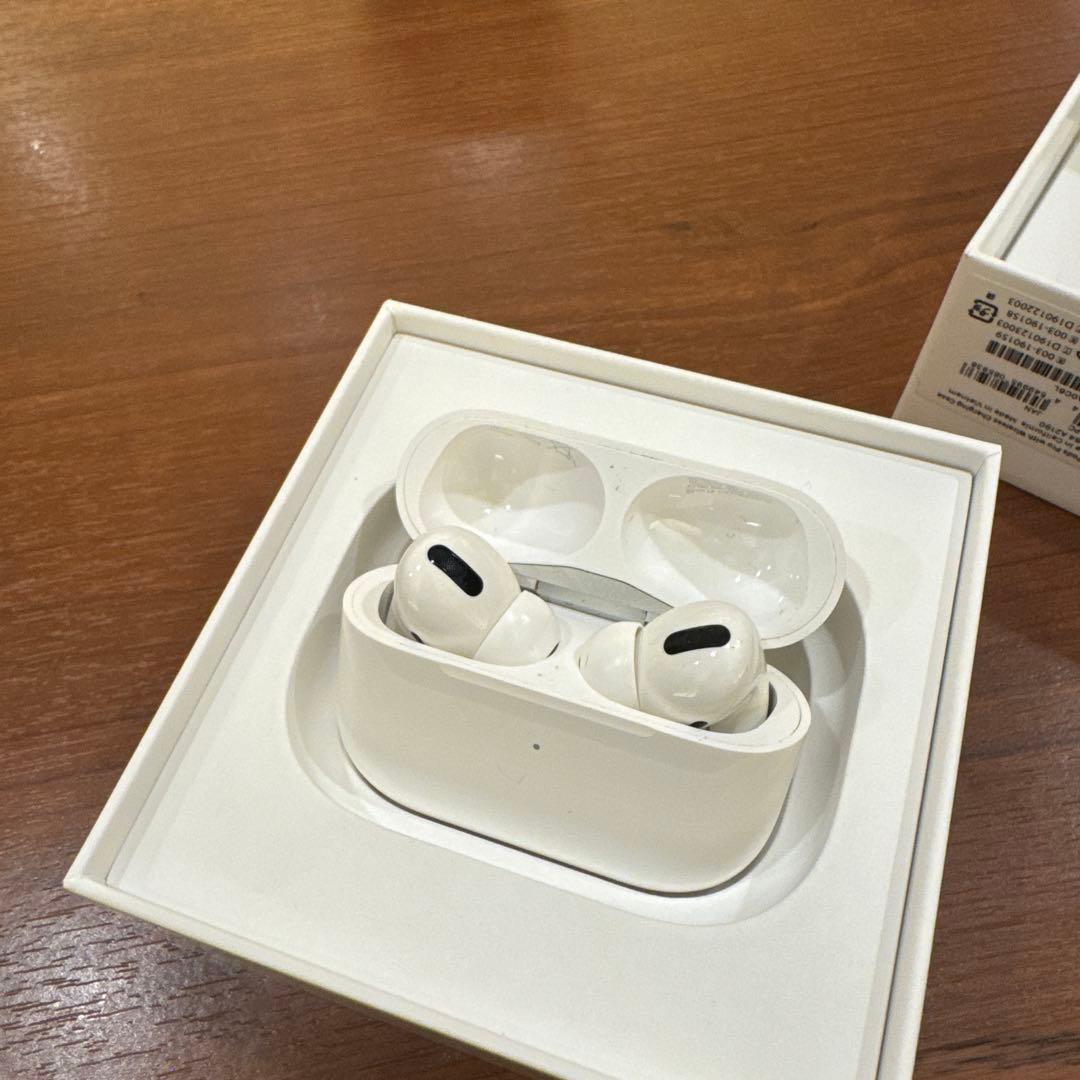 Apple AirPods Pro ワイヤレス充電ケース付き