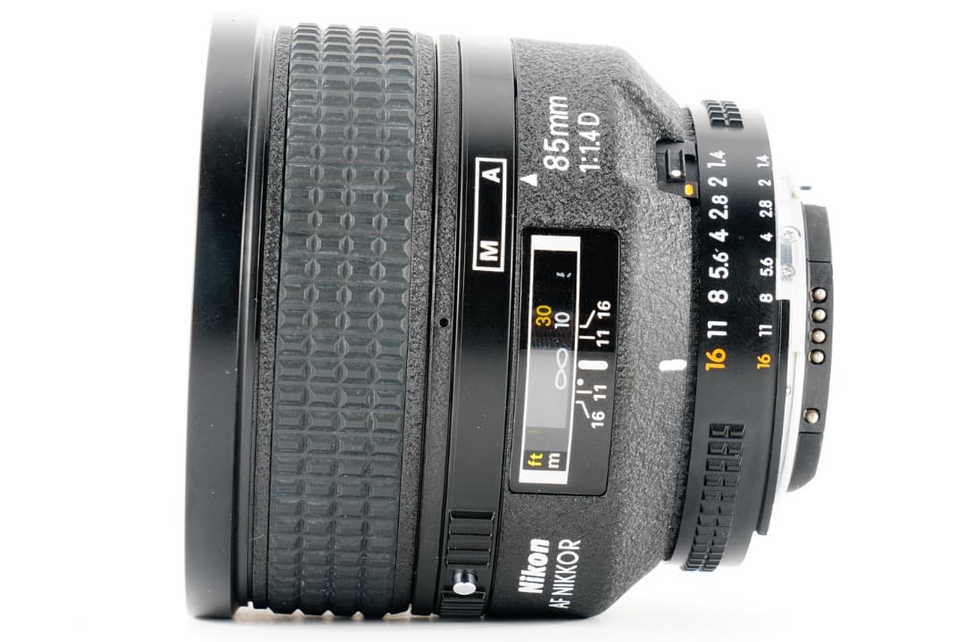 【極美品】Nikon AF Nikkor 85mm F1.4D IF 222