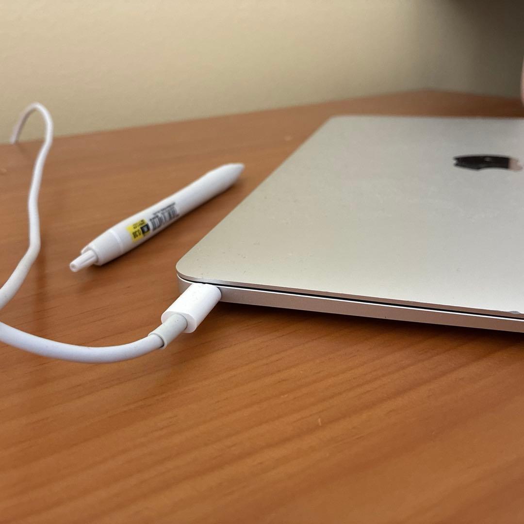 【良品】MacBook 充電器付き 新年 Apple マックブック