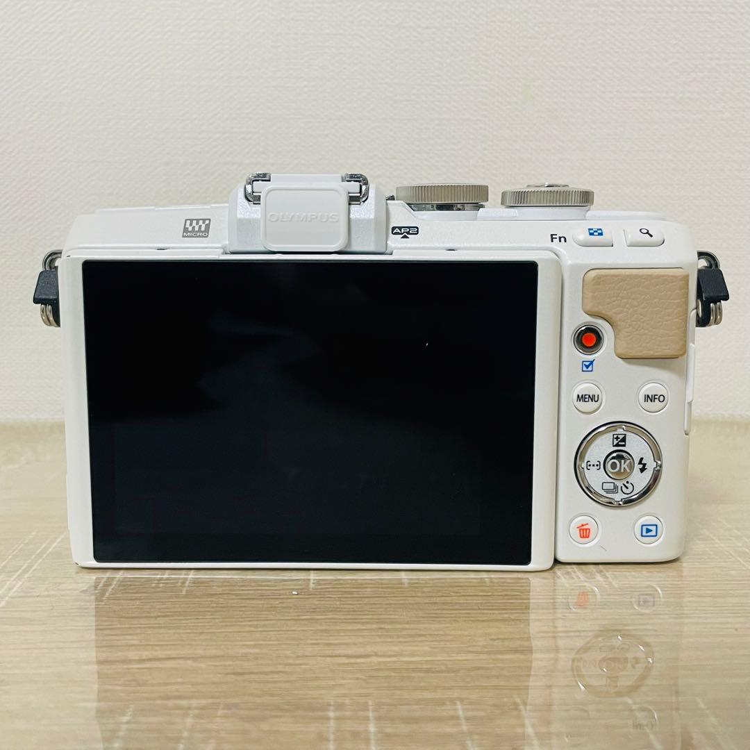 ★極美品★ OLYMPUS PEN Lite E-PL7 ダブルズームキット