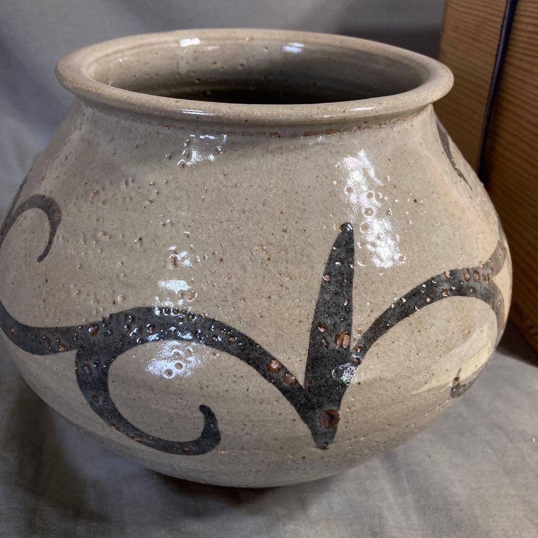 【太郎右衛門】唐津焼伝統　日本芸術院　十三代中里太郎右衛門作　絵唐津唐草文　壷