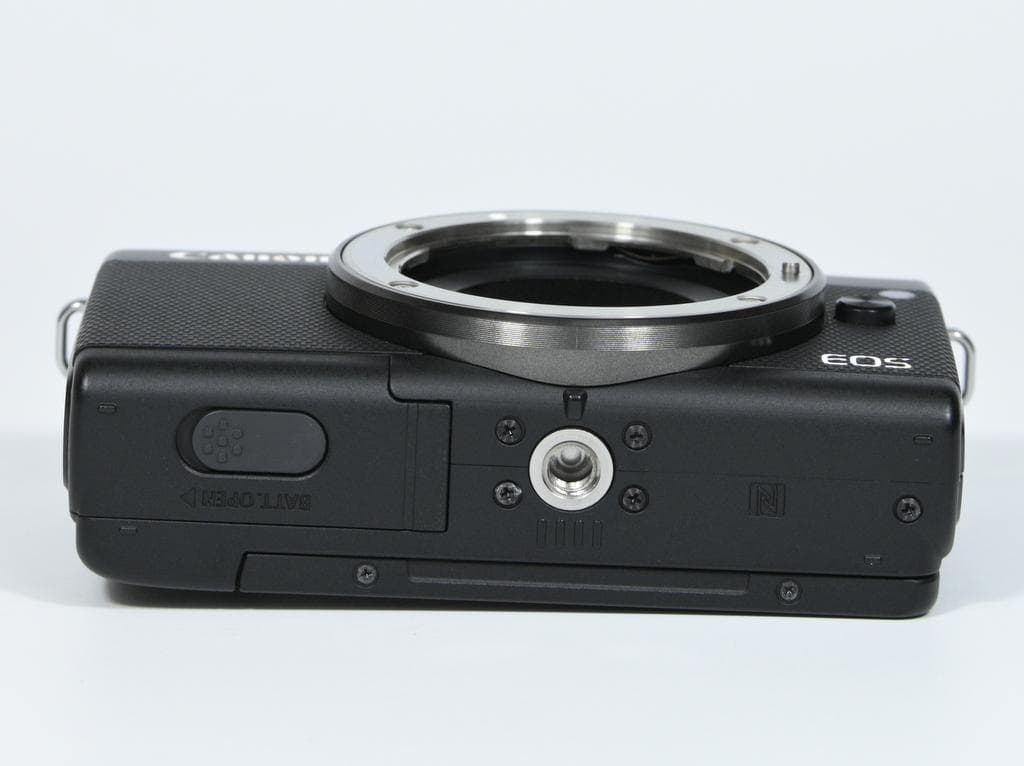 【ほぼ新品】 キヤノン　Canon EOS M100 ダブルレンズキット