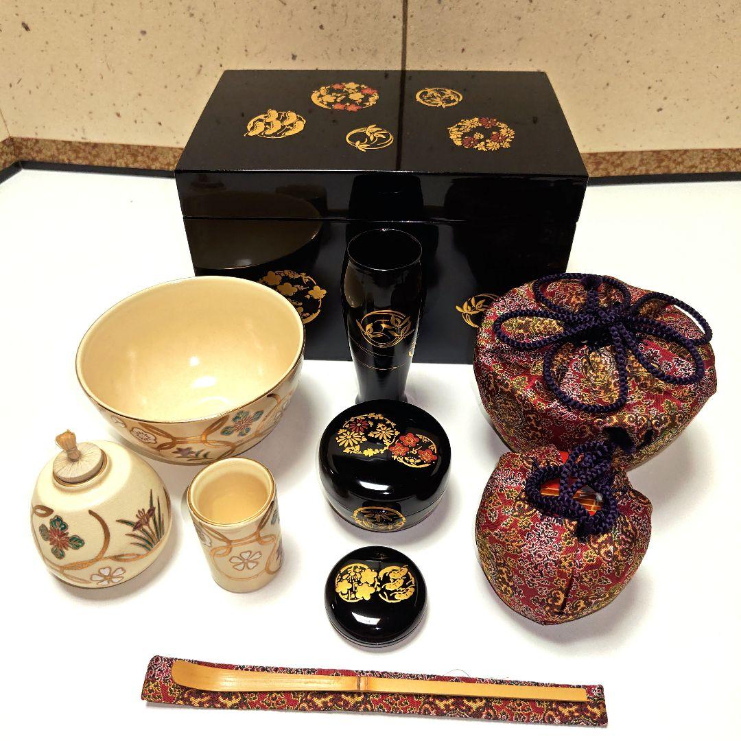 新春セール!　茶道具　真塗花丸紋蒔絵茶箱