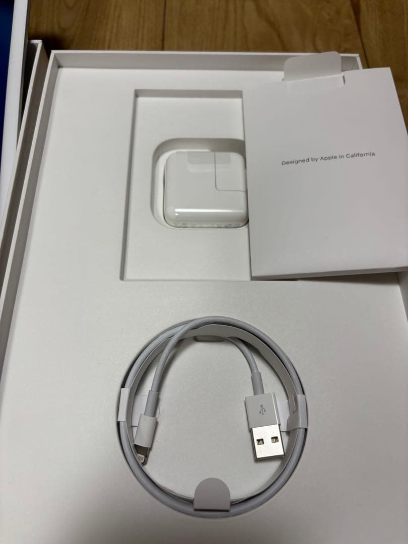 完備品　IPad 第7世代 32G本体　付属品付