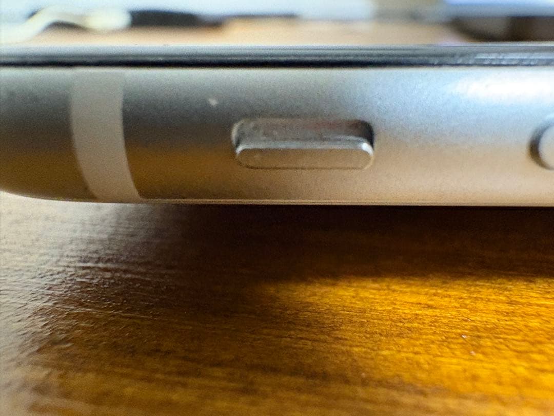 iPhoneSE 第２世代 128GB MXD12J/A