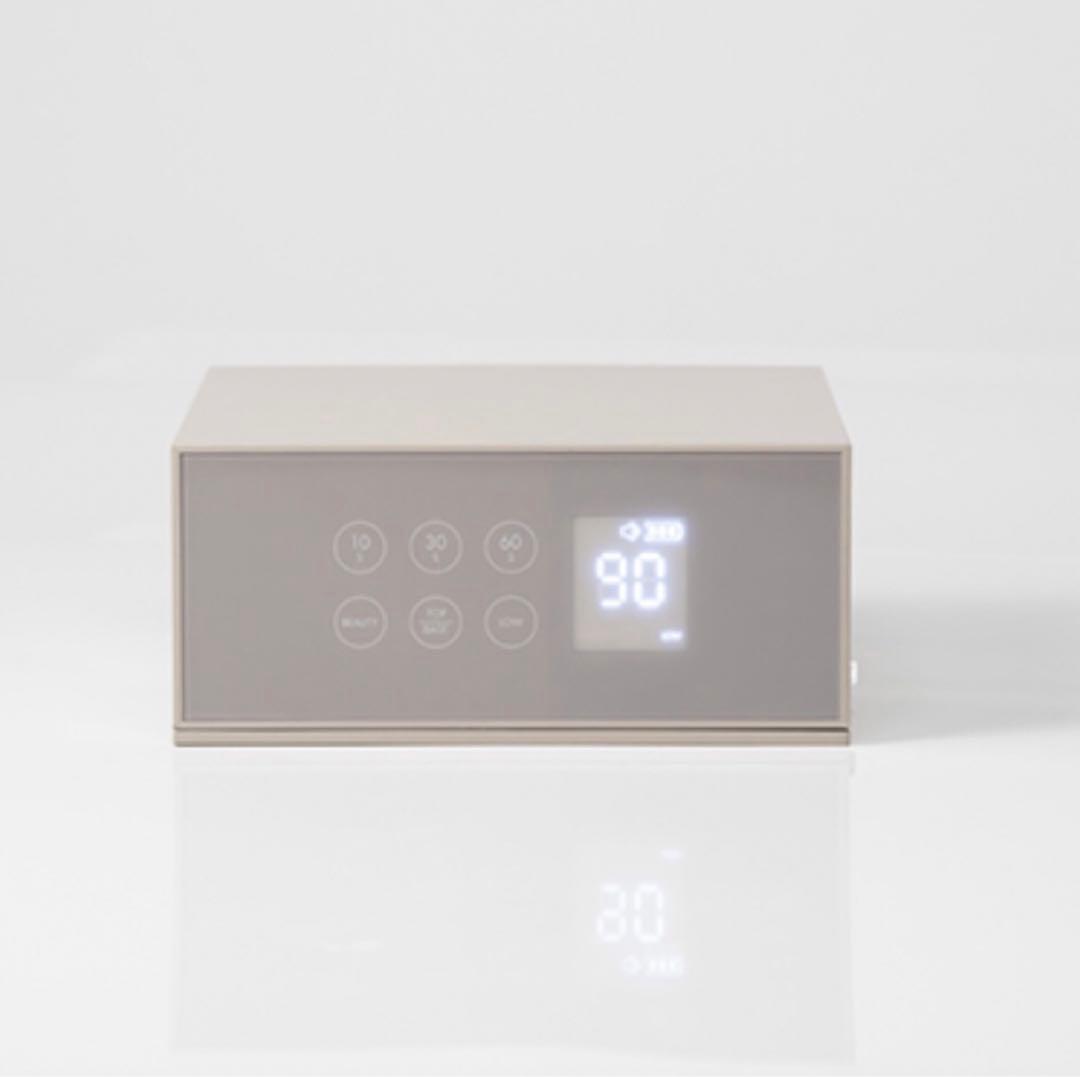 【美品】ｏｕｉ　ｎａｉｌｓ（ウィ ネイルズ)/ネ イルライト/美容機能付き