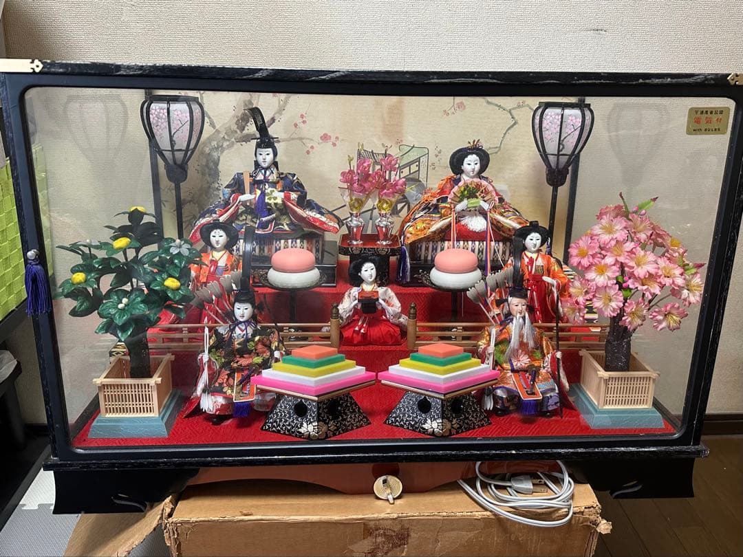 雛人形 ガラスケース入り音付き 電気付き