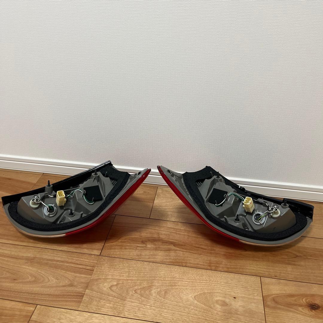 トヨタ　ヴァンガード　新品純正　テールランプ　ブレーキランプカバー