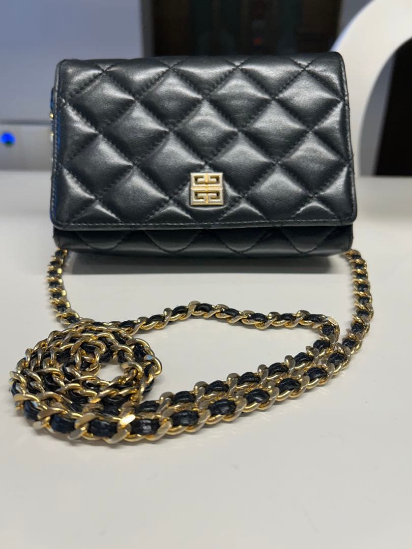 ベ*ラ様 GIVENCHY キルティングレザーチェーンショルダーバッグ ヴィンテ