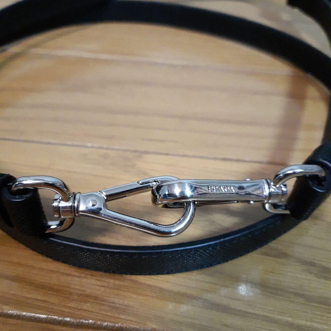プラダ ショルダーストラップ ブラックレザー ベルト バックル付き 未使用