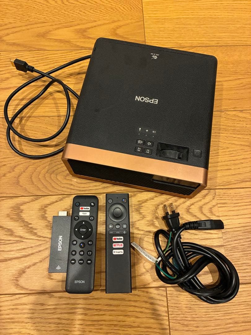 EPSON　プロジェクター　EF-100B