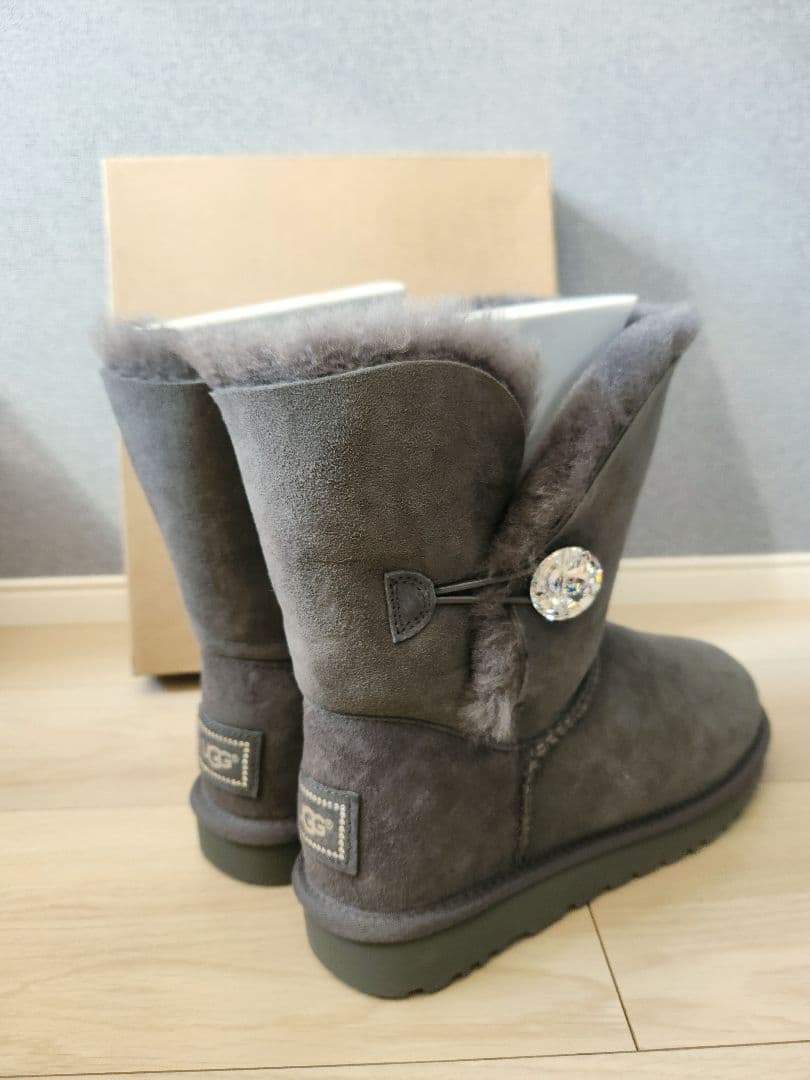 新品 UGG BAILEY Button スワロフスキー ベイリーボタン 8