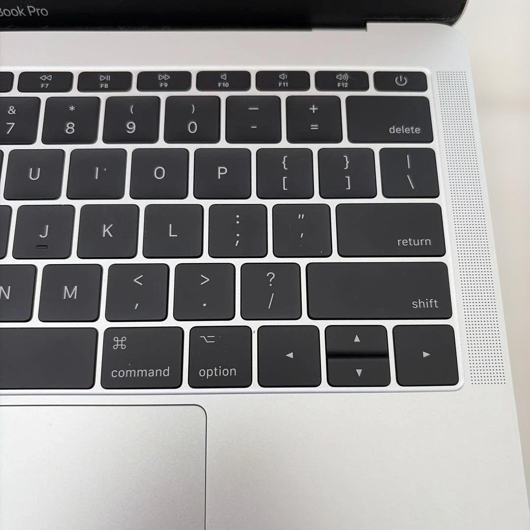 【ほぼ未使用】MacBookPro 13インチ 2017 （充放電17回）