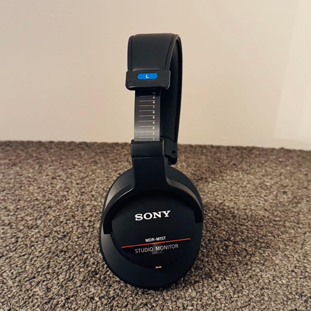 【極美品】SONY スタジオモニター 有線ヘッドホン　MDR-M1ST