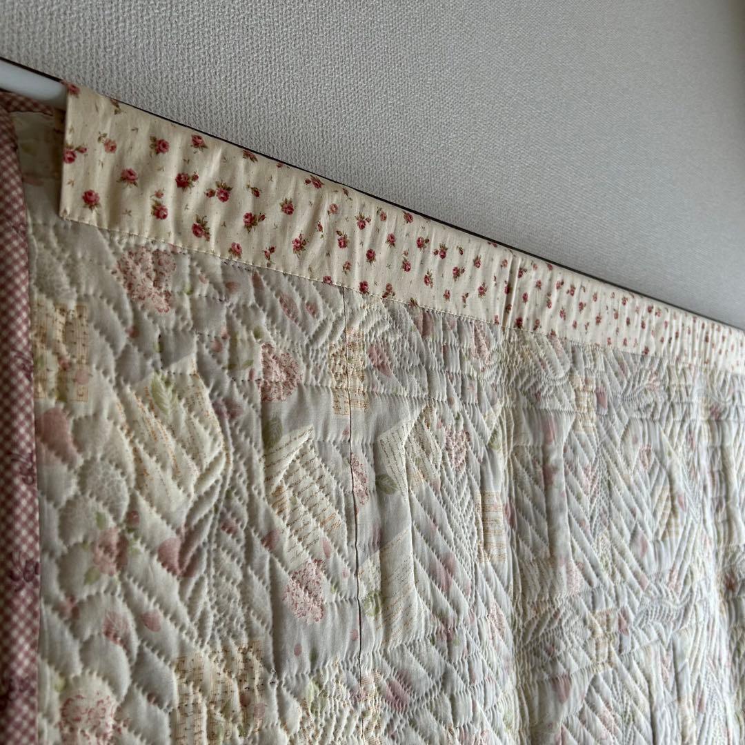 ハンドメイド パッチワークアルファベットと花のメッセージキルト