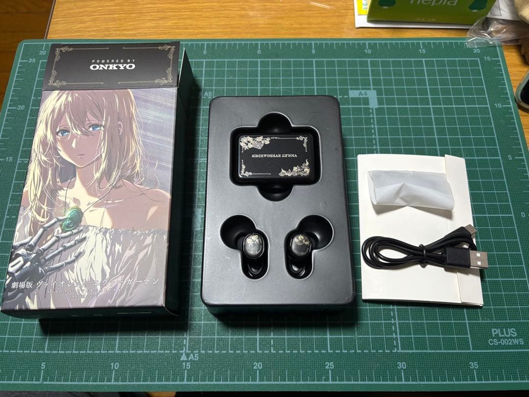 【新品・未使用品】ヴァイオレットエヴァーガーデン コラボモデル イヤホン