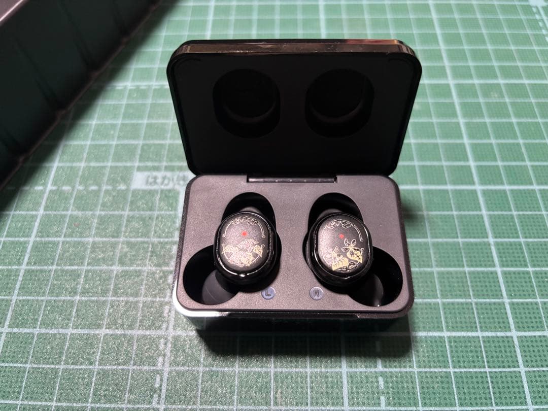 【新品・未使用品】ヴァイオレットエヴァーガーデン コラボモデル イヤホン