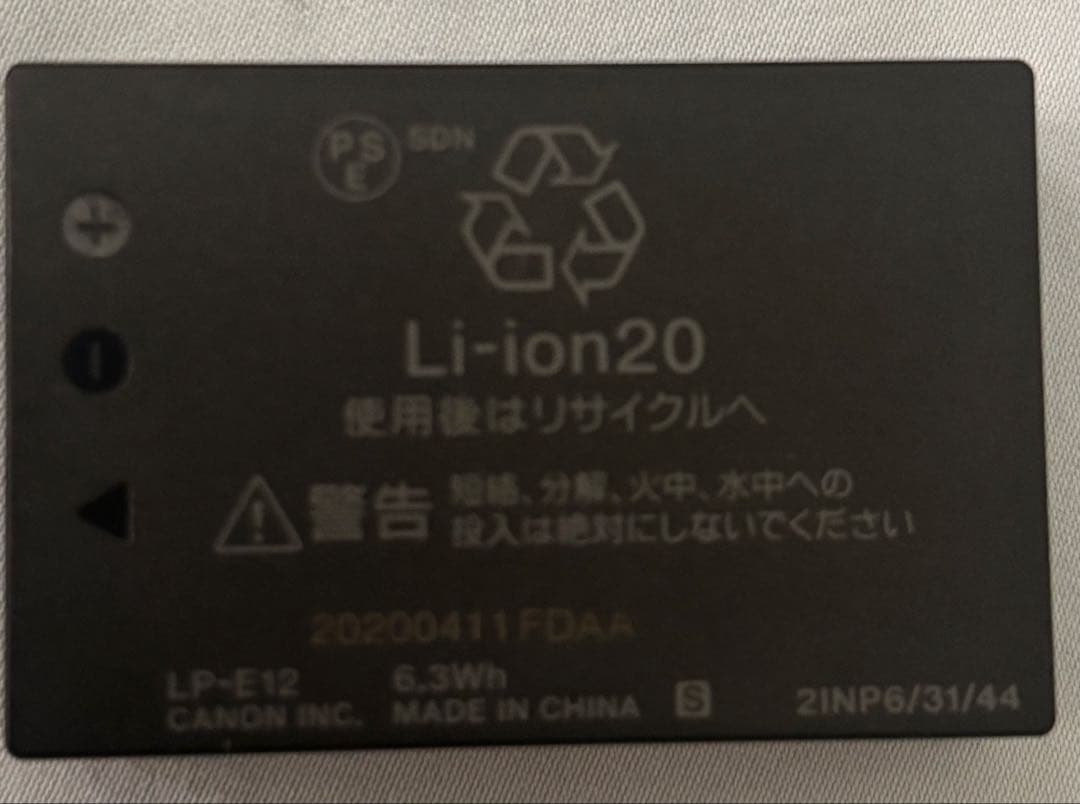 ミラーレス一眼　EOS Kiss M ダブルレンズキット