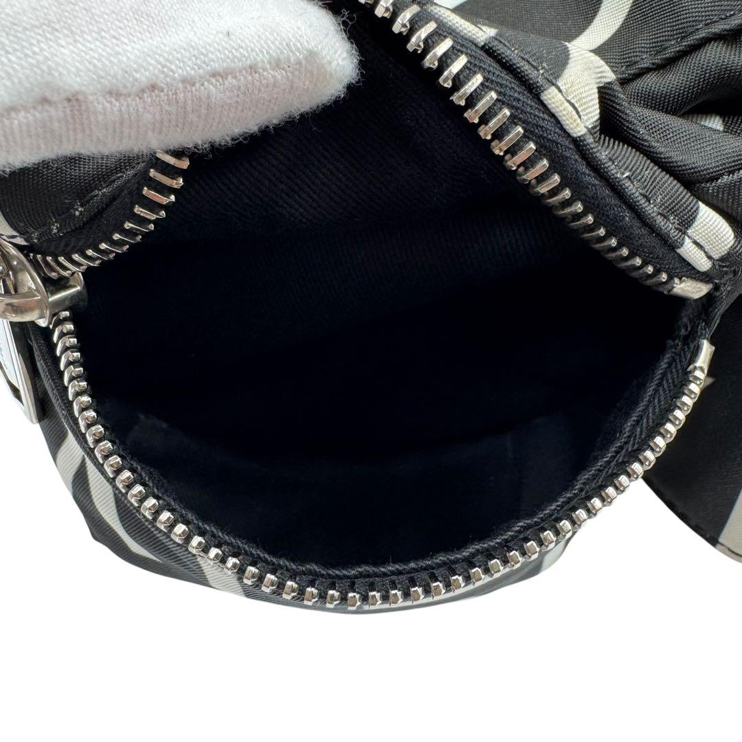 GIVENCHY ジバンシー　ボディバッグ　クロスボディ　ショルダーバッグ　総柄