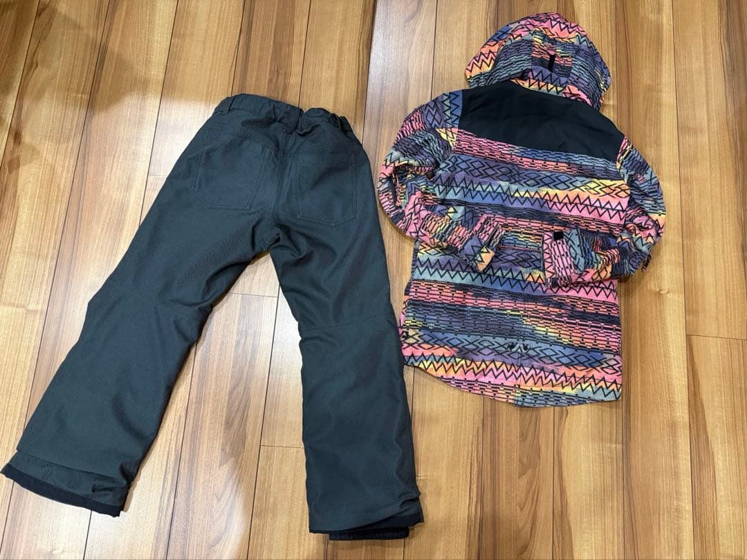 バートンBURTONキッズ M スノーボードウエア　上下セット140スキーウエア