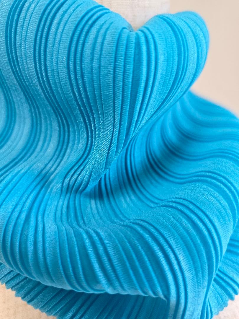 美品プリーツプリーズイッセイミヤケ プリーツスヌード オーチューブ マフラー