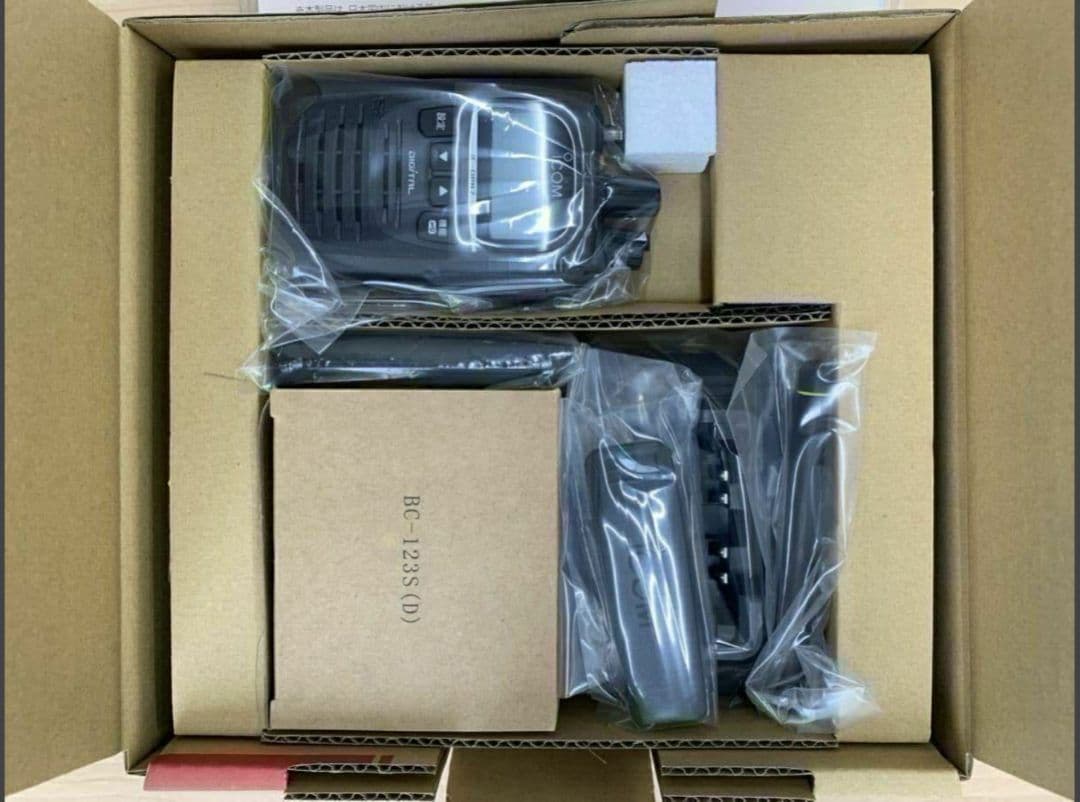 美品 廃局済み　アイコムIC-DPR7S PLUS 増波対応 3R.3T登録局