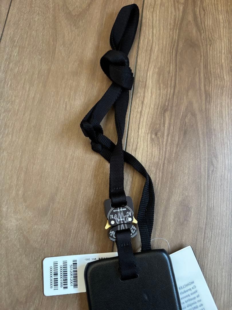 MONCLER iPhone11用ケース ブラック ストラップ付き