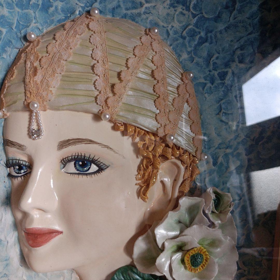 壁掛け。紙粘土と石粉粘土の練 　　　　り合わせ。