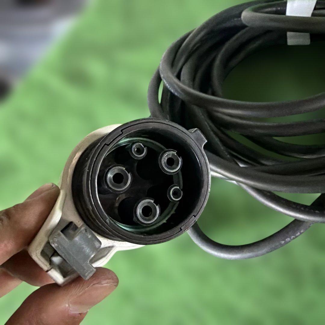 日産リーフ充電ケーブル