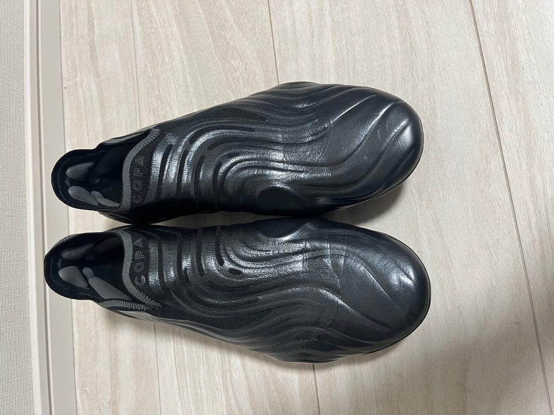 adidasコパシリーズブラック