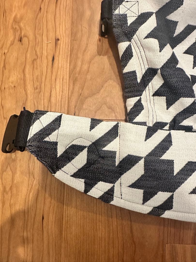 artipoppe 抱っこ紐 Zeitgeist Baby Tweed BW