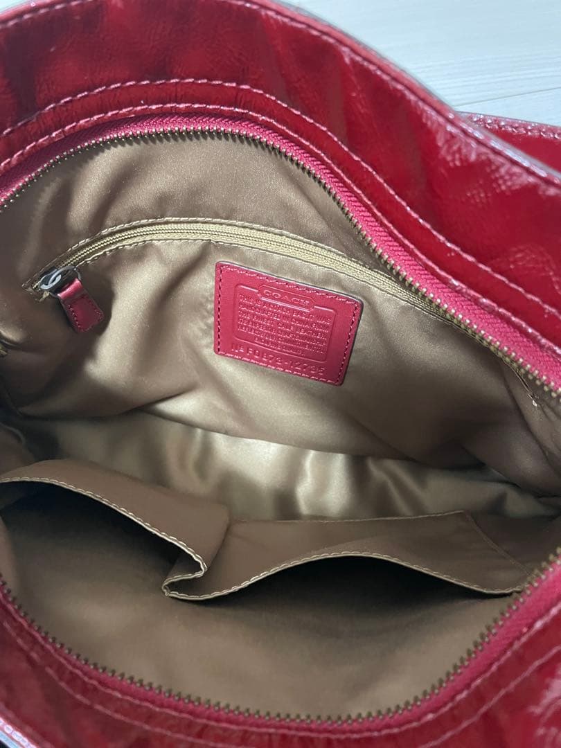 COACHエナメルショルダーバッグ