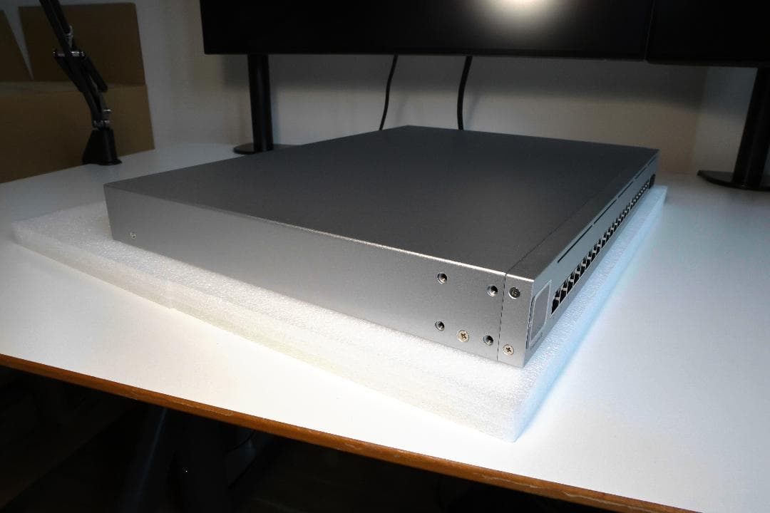 Ubiquiti UniFi スイッチ Enterprise 24 PoE