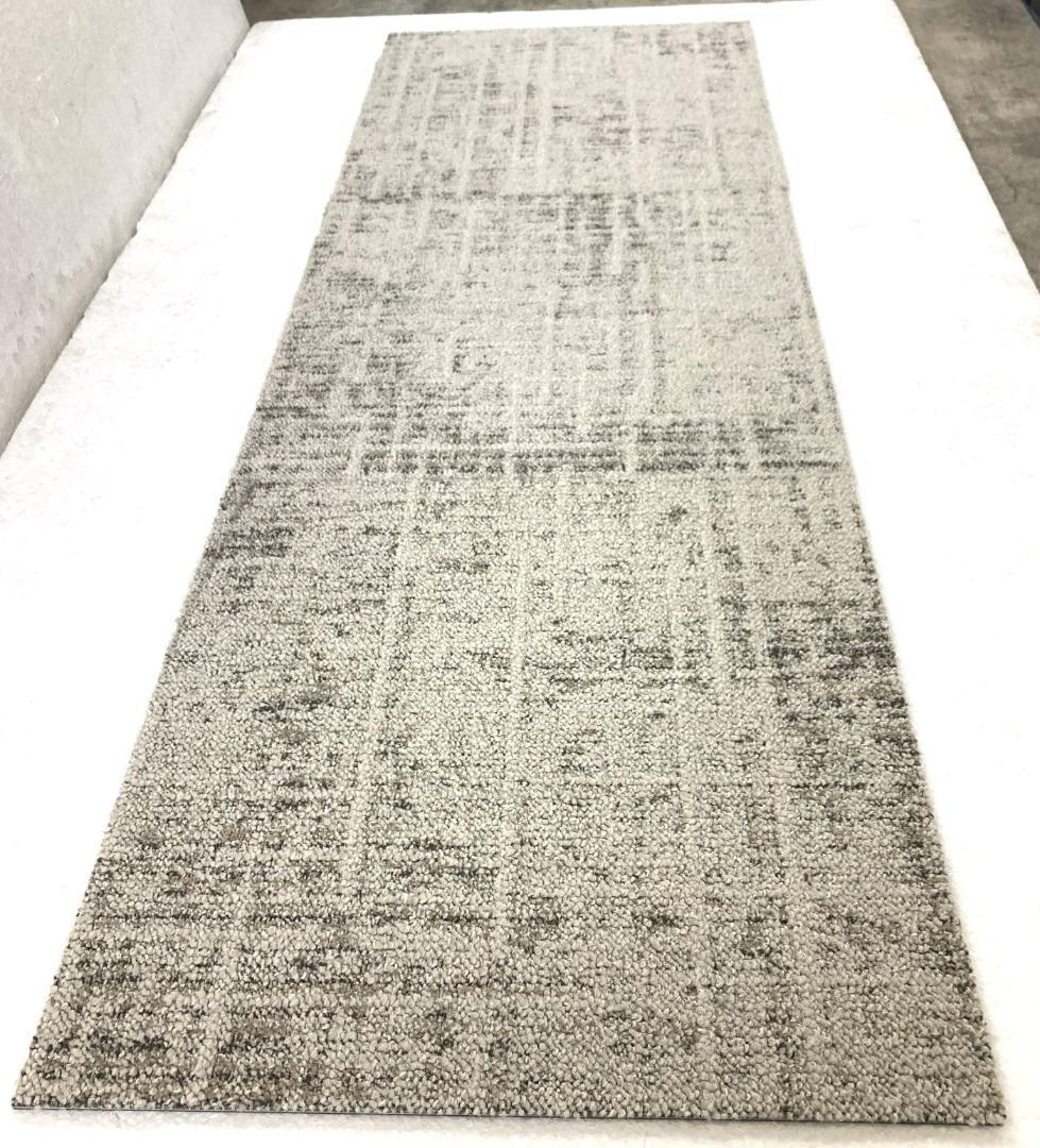 よるのヤア：のんびり発送　タイルカーペット５４枚　新品・未使用