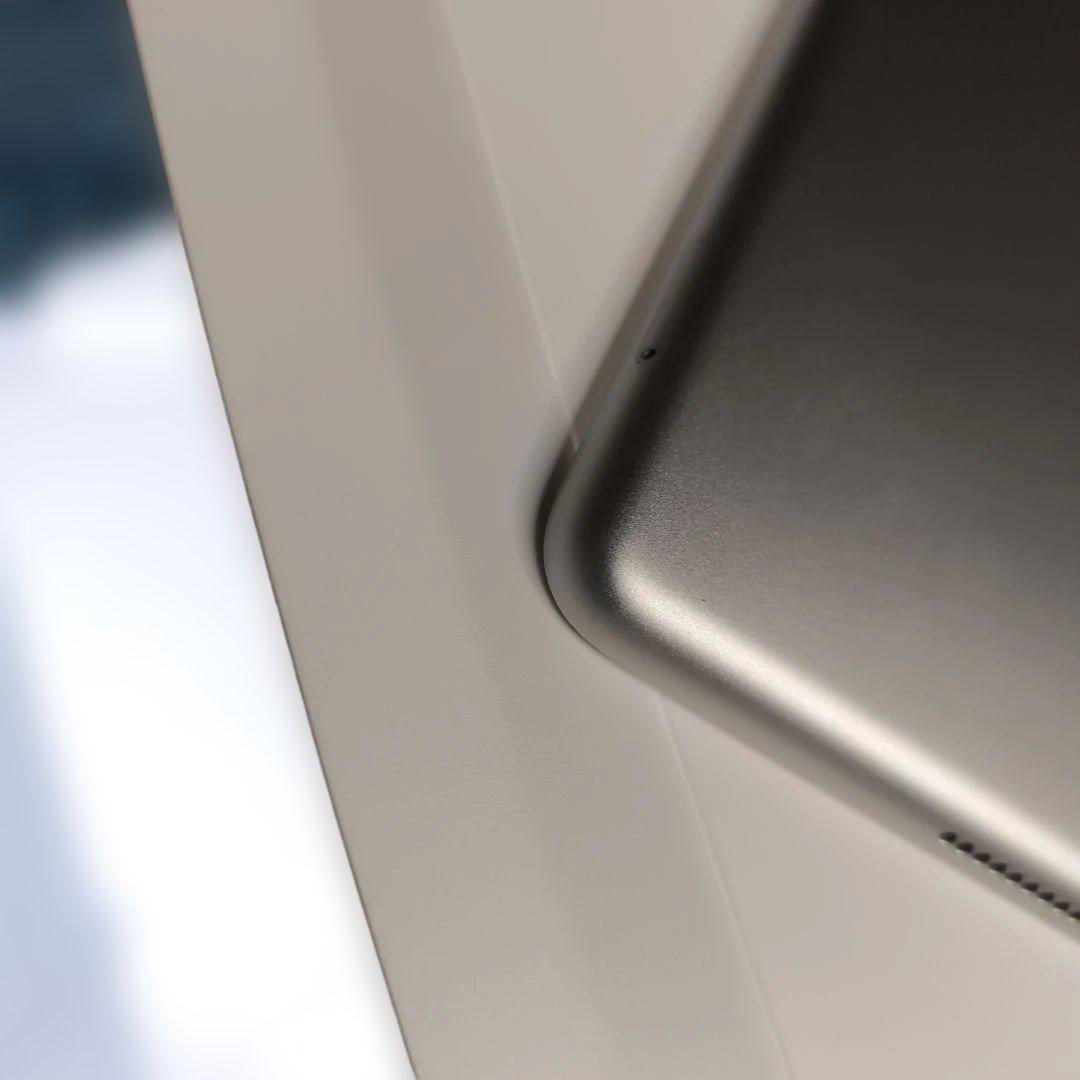 ゆ*な様 達*様 iPad 第8世代 32GB セルラーモデル 32GBシルバー