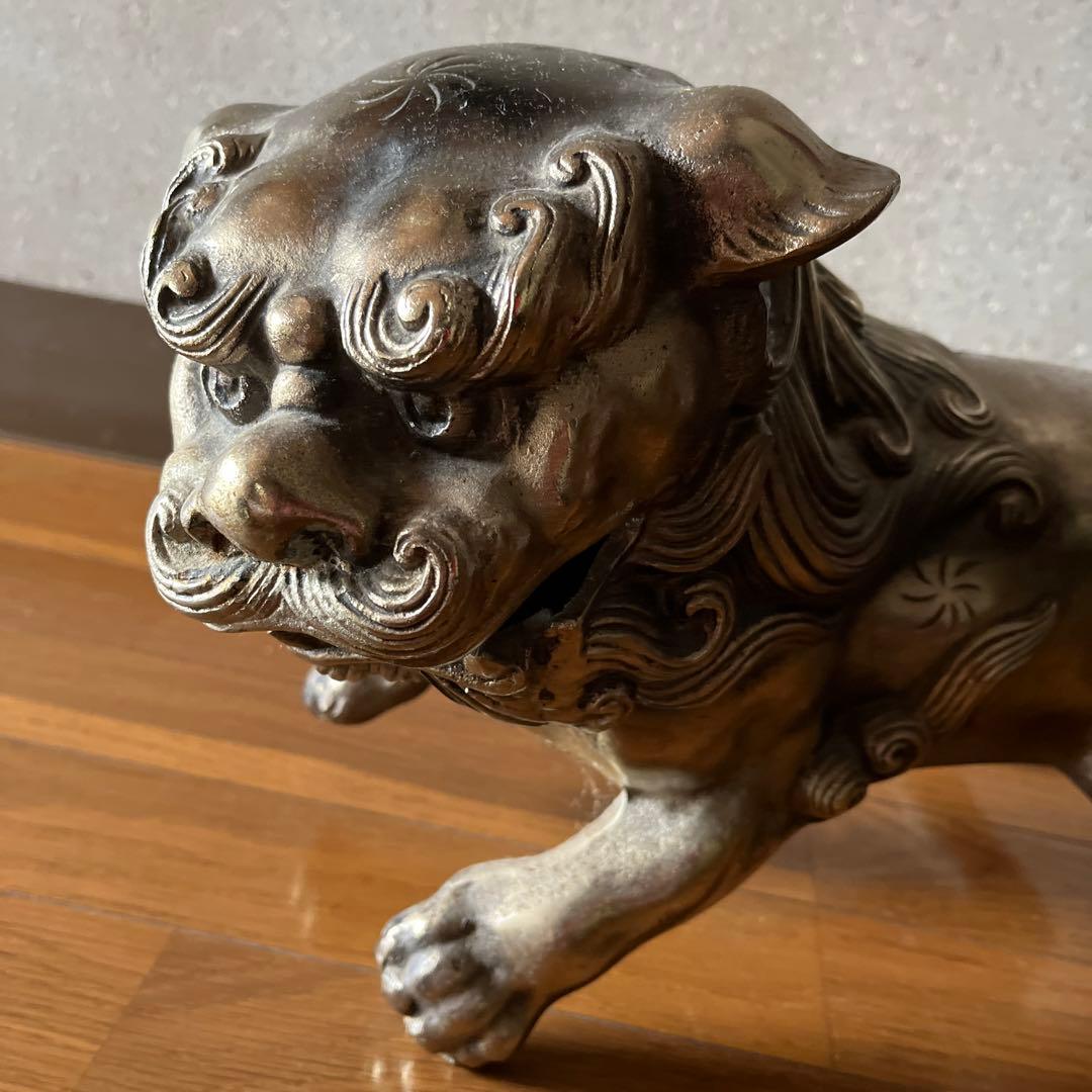 玉乗り獅子　置物