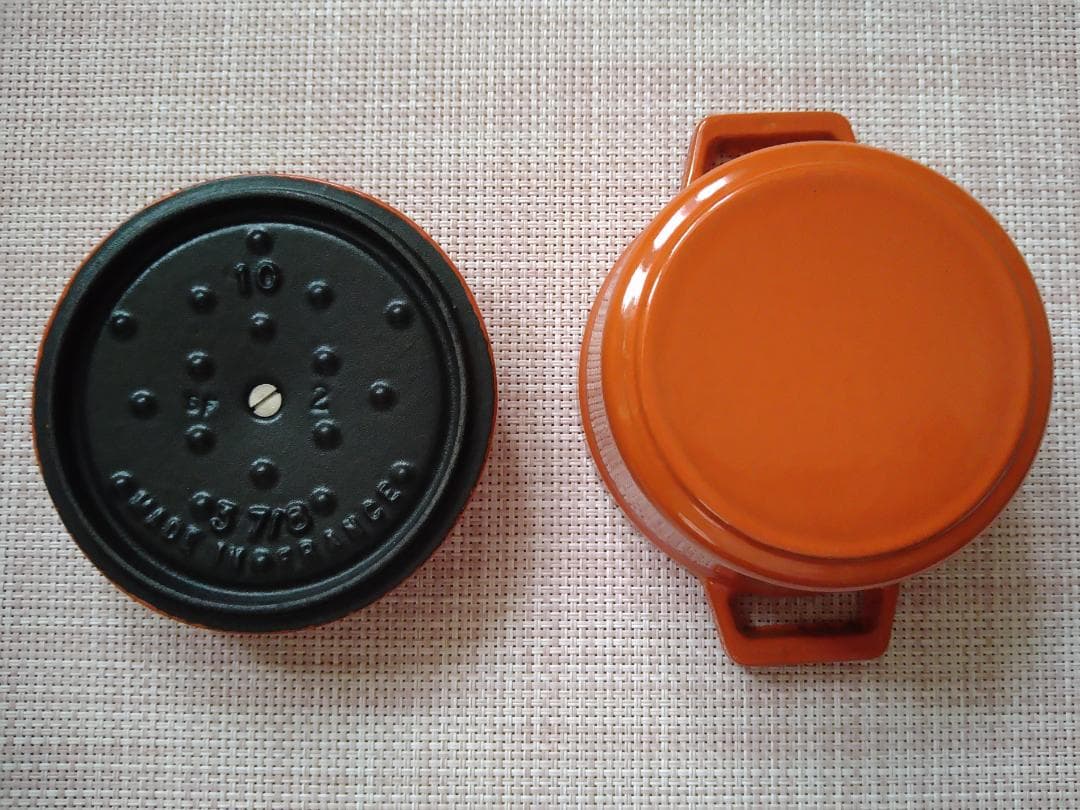 Staub　ピコ・ココット　10cm　３個とスタンドのセット